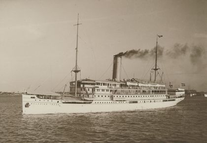 KPM historical photograph